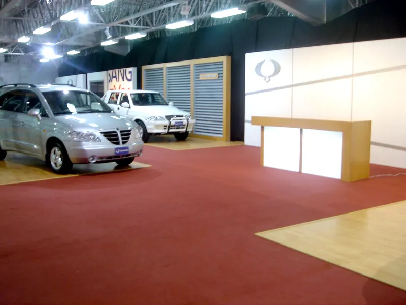 SsangYong (2014): Showroom de feria con piso técnico